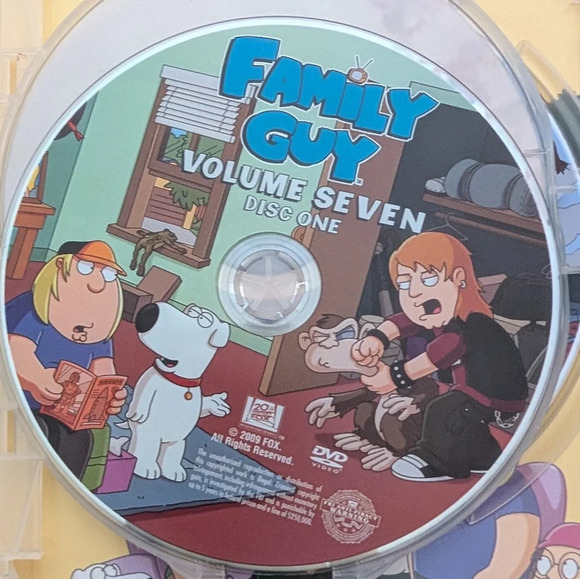 Family Guy Volume 7 (EUC) - Picture 3 of 5